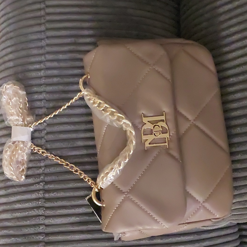 NWT BADGLEY MISCHKA